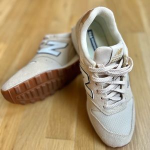 New Balance 996 Sneakers • Women’s Size 7 • Seasalt